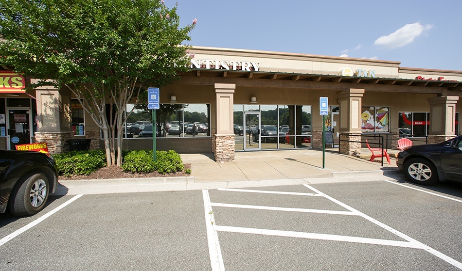 Front entrance of Dentistry at Hickory Flat